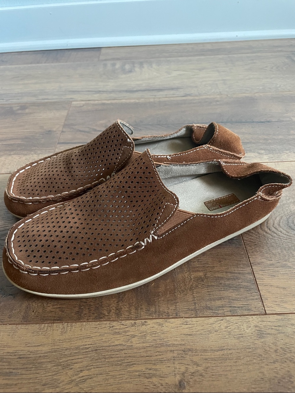 Olukai Women’s Nohea Perf Brown Suede Leather Loafers Size 9 - Picture 2 of 13